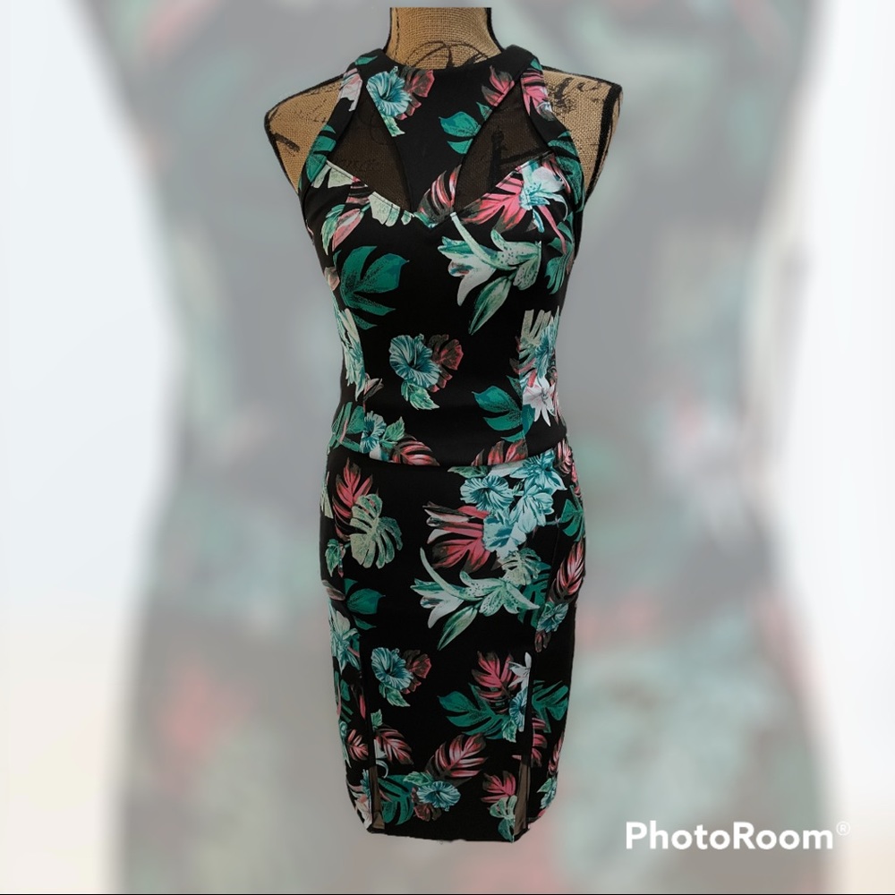 NEW GUESS SKIRT & TOP TROPICAL 2 PC SET!!